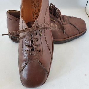 Mephisto laced brown walking shoes
